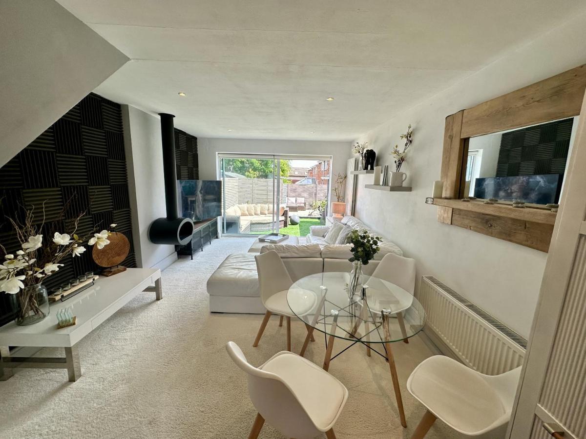 Fantastic 2-Bed House With Parking - Hosted By Hutch Lifestyle Villa Leamington Spa Eksteriør billede
