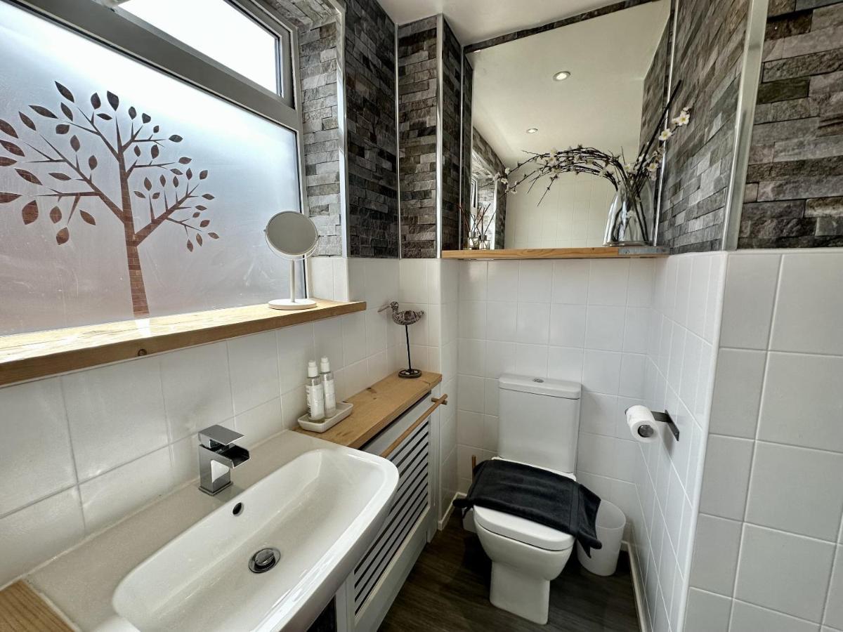 Fantastic 2-Bed House With Parking - Hosted By Hutch Lifestyle Villa Leamington Spa Eksteriør billede
