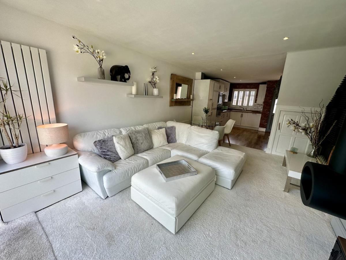 Fantastic 2-Bed House With Parking - Hosted By Hutch Lifestyle Villa Leamington Spa Eksteriør billede