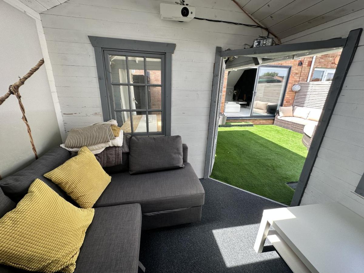 Fantastic 2-Bed House With Parking - Hosted By Hutch Lifestyle Villa Leamington Spa Eksteriør billede