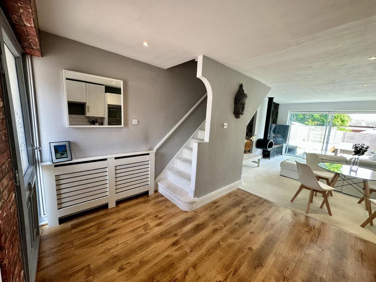 Fantastic 2-Bed House With Parking - Hosted By Hutch Lifestyle Villa Leamington Spa Eksteriør billede
