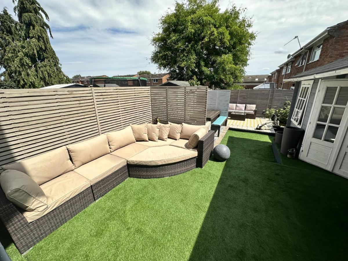 Fantastic 2-Bed House With Parking - Hosted By Hutch Lifestyle Villa Leamington Spa Eksteriør billede
