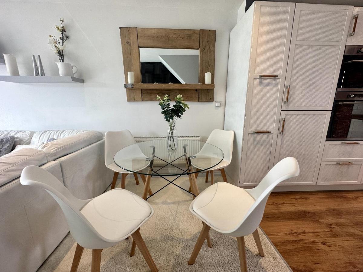 Fantastic 2-Bed House With Parking - Hosted By Hutch Lifestyle Villa Leamington Spa Eksteriør billede