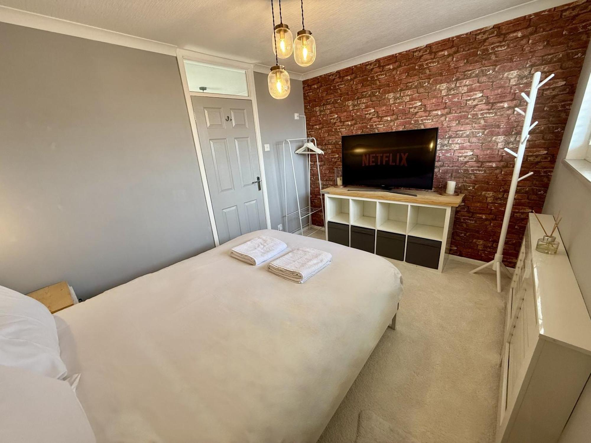 Fantastic 2-Bed House With Parking - Hosted By Hutch Lifestyle Villa Leamington Spa Eksteriør billede
